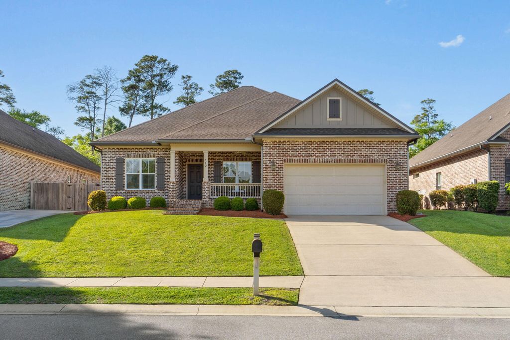 562 Falcon Trail, Niceville, FL 32578