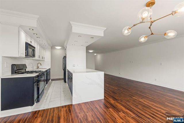 1203 River Road 10L, Edgewater, NJ 07020