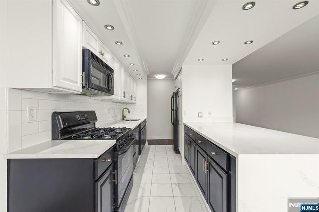 1203 River Road 10L, Edgewater, NJ 07020
