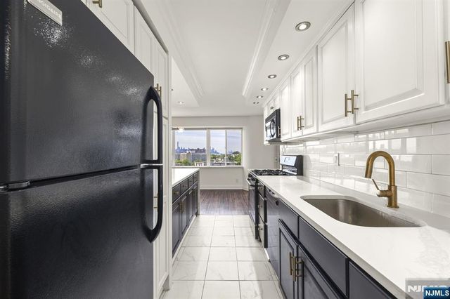 1203 River Road 10L, Edgewater, NJ 07020