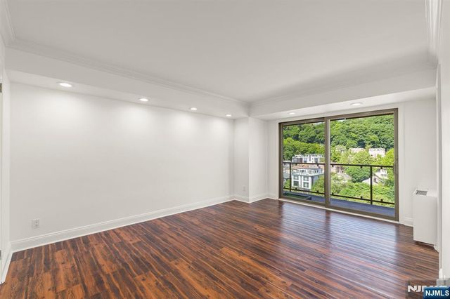 1203 River Road 10L, Edgewater, NJ 07020