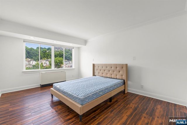 1203 River Road 10L, Edgewater, NJ 07020