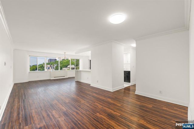 1203 River Road 10L, Edgewater, NJ 07020