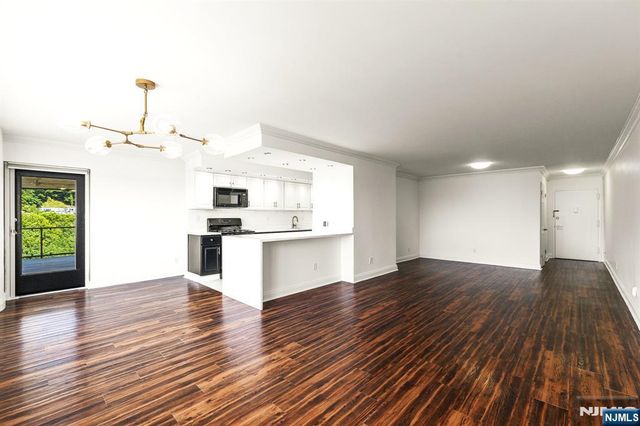 1203 River Road 10L, Edgewater, NJ 07020