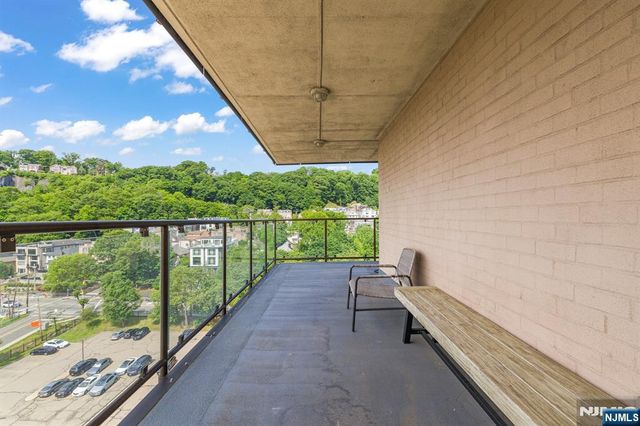1203 River Road 10L, Edgewater, NJ 07020