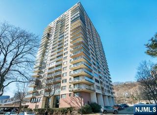 1203 River Road 10L, Edgewater, NJ 07020