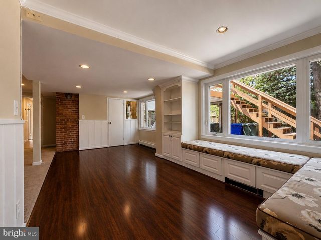 2512 N KENILWORTH ST, Arlington, VA 22207