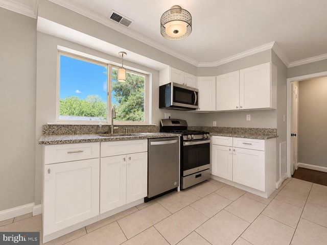 2512 N KENILWORTH ST, Arlington, VA 22207