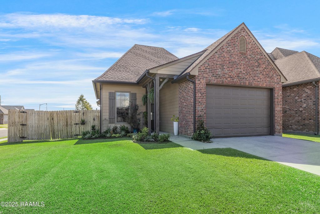 114 Adler Place, Youngsville, LA 70592