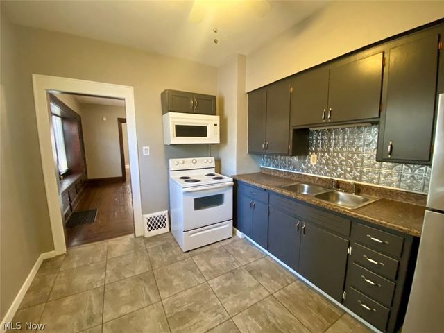 418 Crestwood Avenue 1, Akron, OH 44302