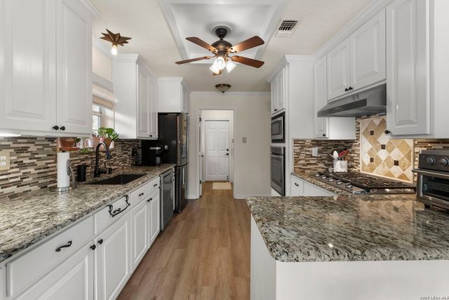 920 Queens Dr, New Braunfels, TX 78130