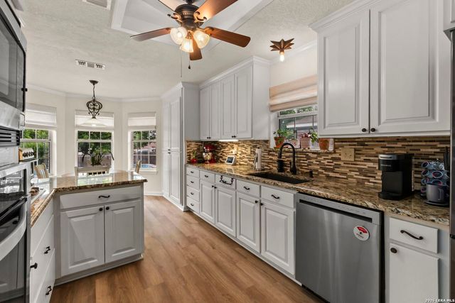 920 Queens Dr, New Braunfels, TX 78130