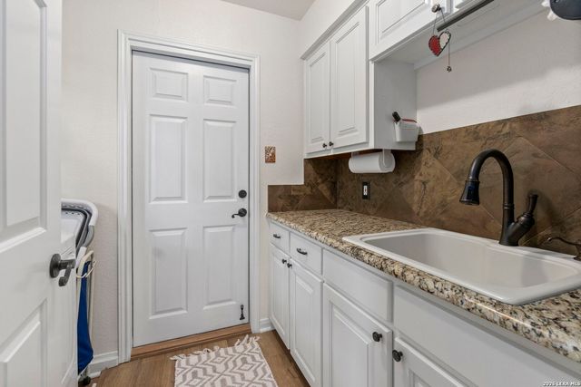 920 Queens Dr, New Braunfels, TX 78130