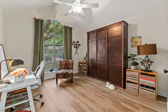 920 Queens Dr, New Braunfels, TX 78130
