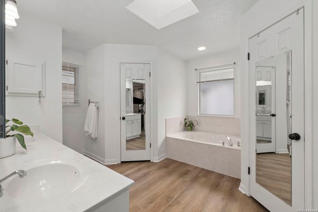 920 Queens Dr, New Braunfels, TX 78130