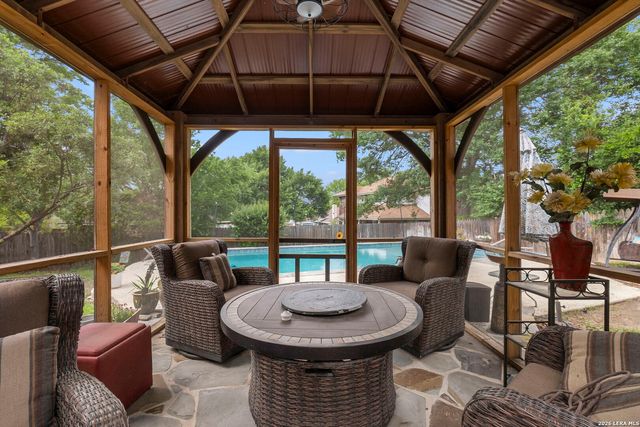 920 Queens Dr, New Braunfels, TX 78130