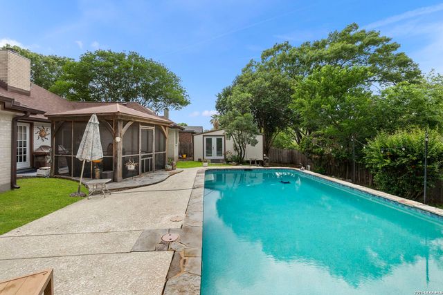 920 Queens Dr, New Braunfels, TX 78130