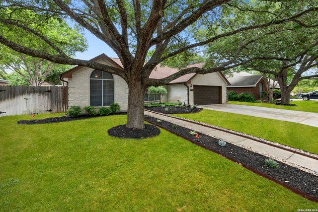 920 Queens Dr, New Braunfels, TX 78130