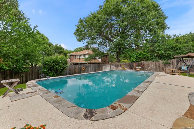 920 Queens Dr, New Braunfels, TX 78130