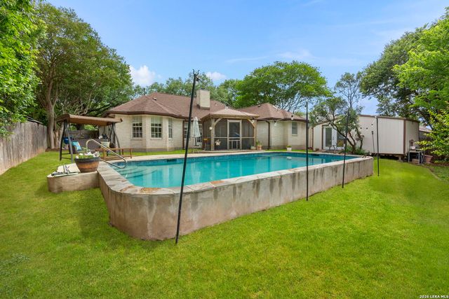 920 Queens Dr, New Braunfels, TX 78130