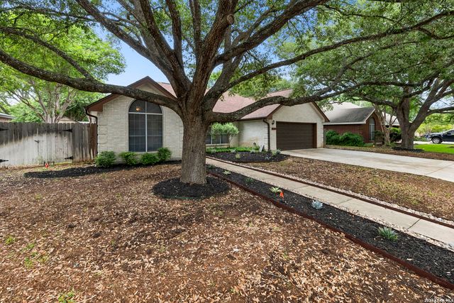 920 Queens Dr, New Braunfels, TX 78130