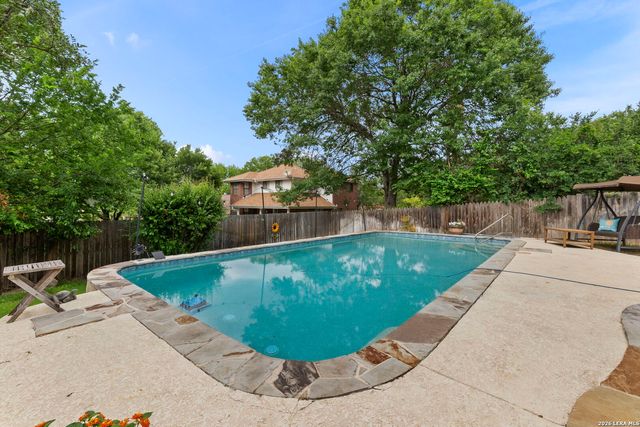 920 Queens Dr, New Braunfels, TX 78130