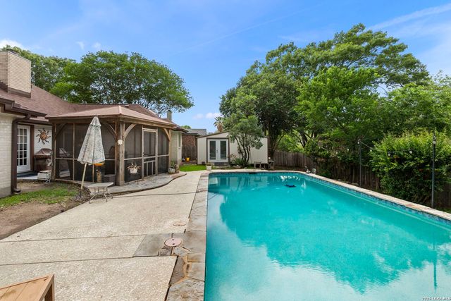 920 Queens Dr, New Braunfels, TX 78130