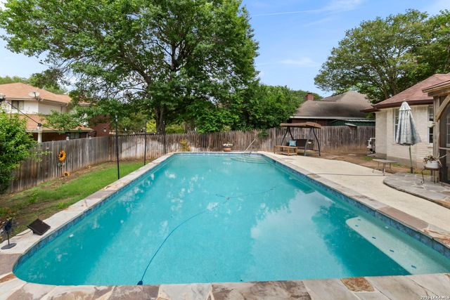 920 Queens Dr, New Braunfels, TX 78130