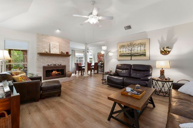 920 Queens Dr, New Braunfels, TX 78130