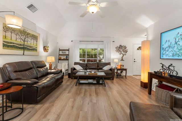 920 Queens Dr, New Braunfels, TX 78130