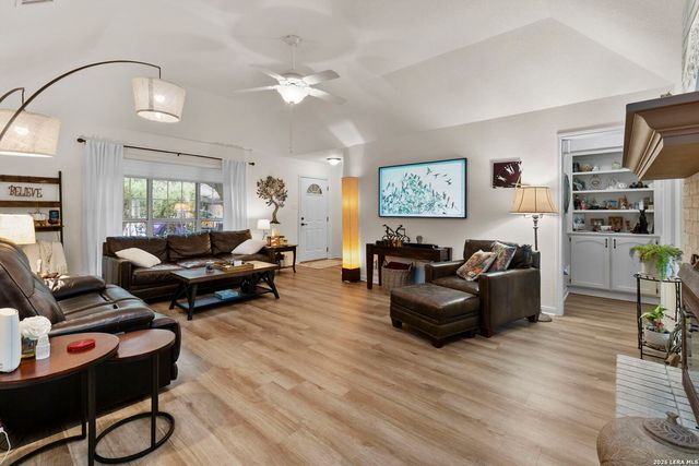 920 Queens Dr, New Braunfels, TX 78130