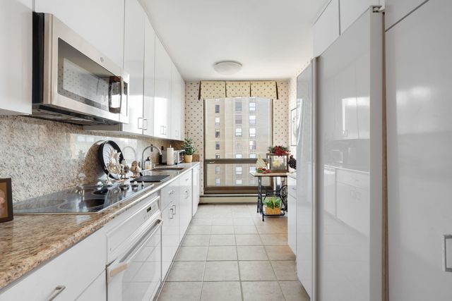 100 E Bellevue Place 23B, Chicago, IL 60611