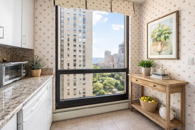 100 E Bellevue Place 23B, Chicago, IL 60611