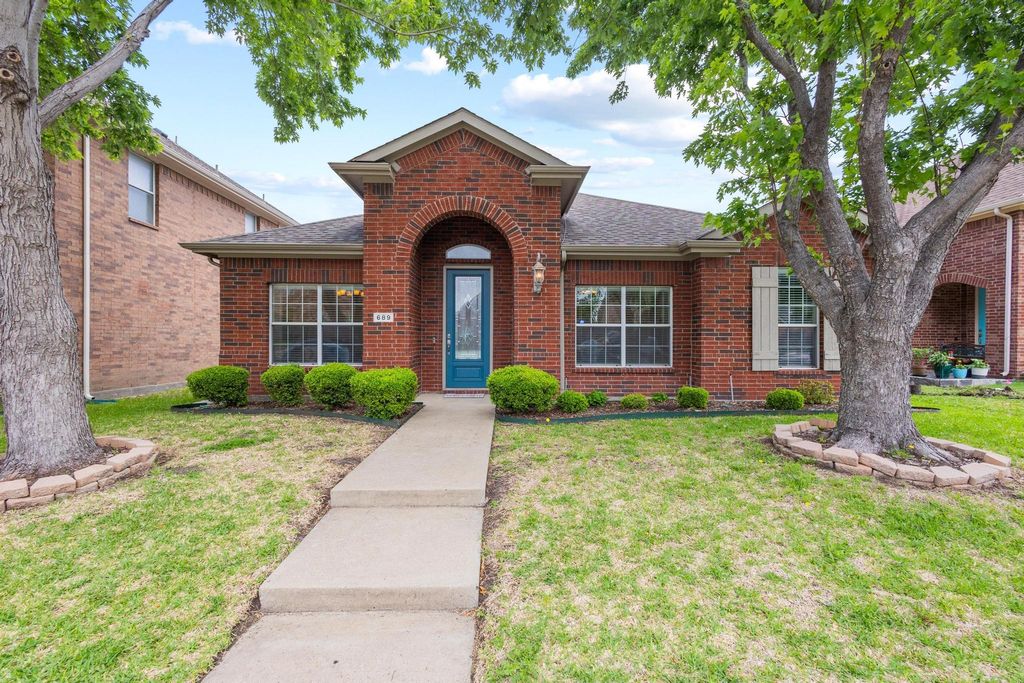 689 Bonham Drive, Lavon, TX 75166
