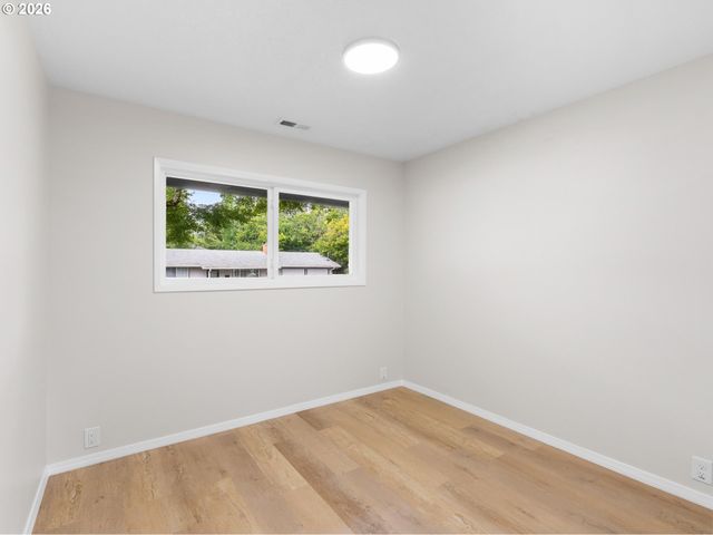 300 Se MORLAN Ave, Gresham, OR 97080