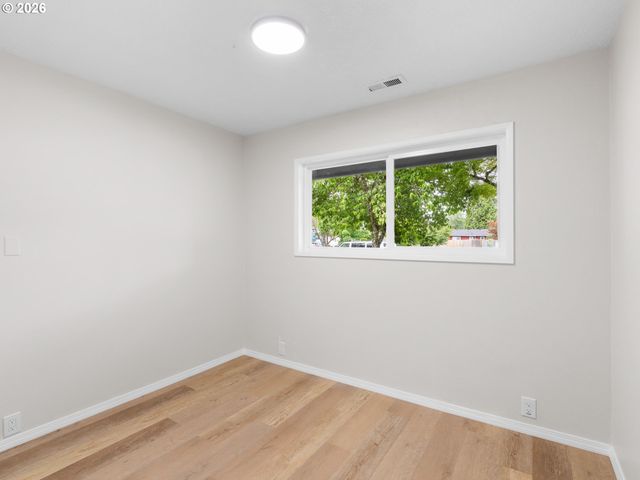 300 Se MORLAN Ave, Gresham, OR 97080