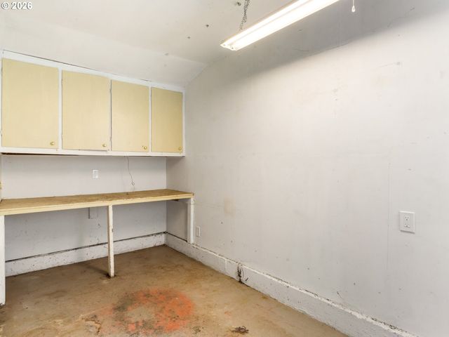 300 Se MORLAN Ave, Gresham, OR 97080