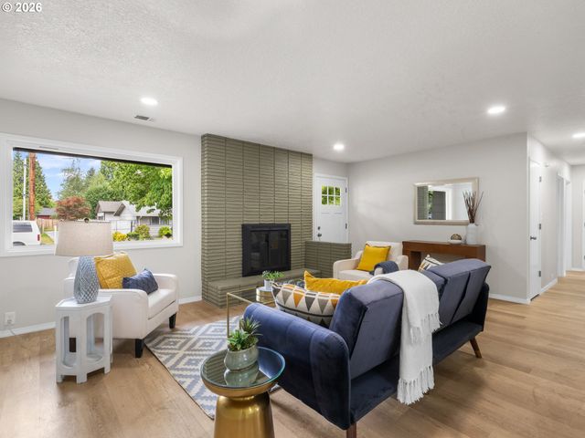 300 Se MORLAN Ave, Gresham, OR 97080