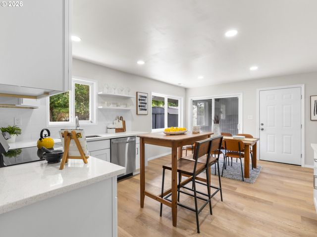 300 Se MORLAN Ave, Gresham, OR 97080