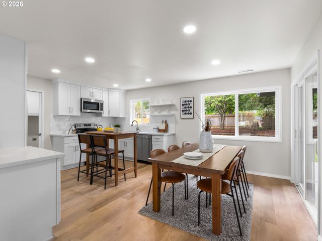 300 Se MORLAN Ave, Gresham, OR 97080