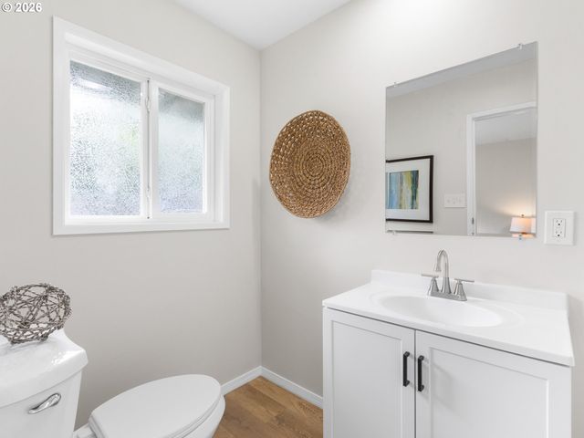 300 Se MORLAN Ave, Gresham, OR 97080