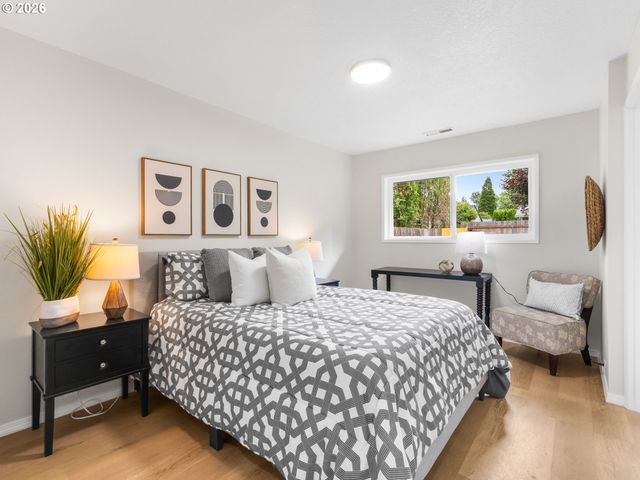 300 Se MORLAN Ave, Gresham, OR 97080