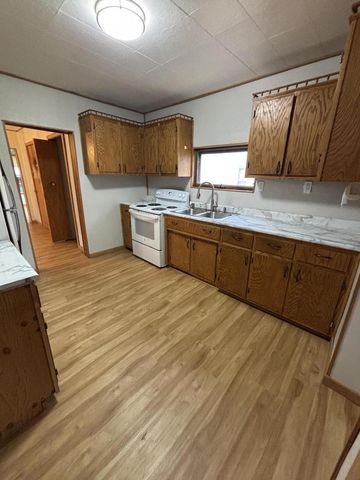 805 Hollister AVENUE, Tomah, WI 54660