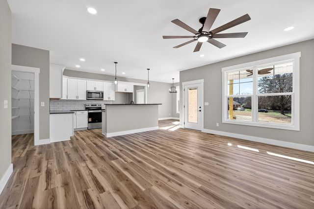 1910 Herbert Garrett Rd, Cookeville, TN 38506