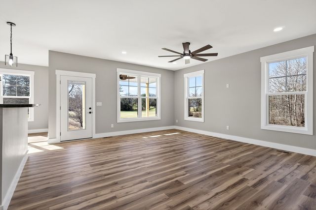 1910 Herbert Garrett Rd, Cookeville, TN 38506