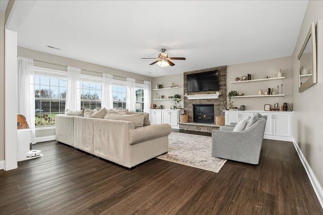 444 Hastings Lane, Versailles, KY 40383