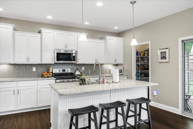 444 Hastings Lane, Versailles, KY 40383