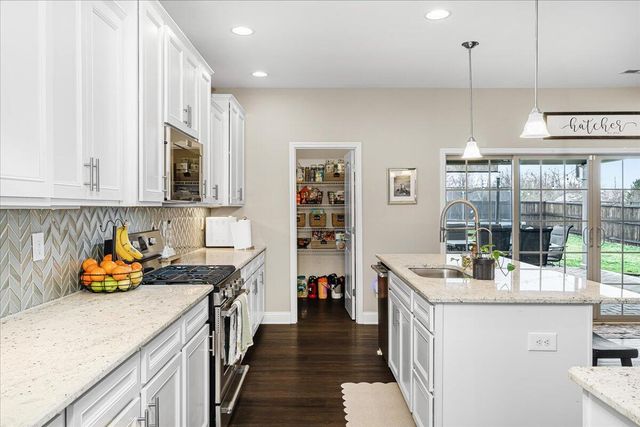 444 Hastings Lane, Versailles, KY 40383