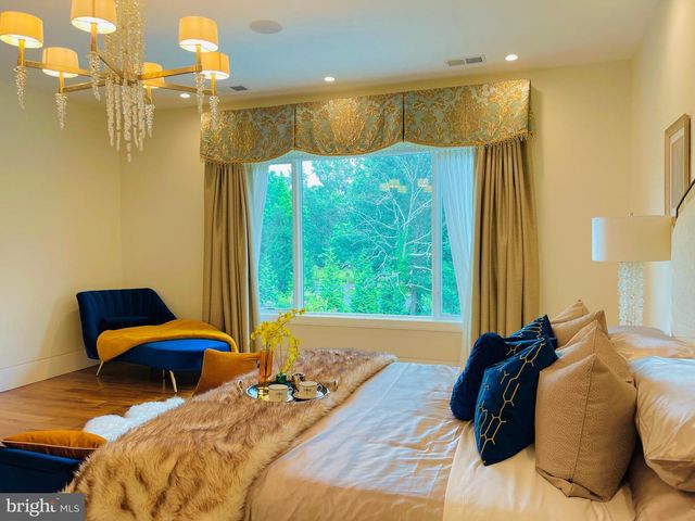 8880 BRADLEY BLVD, Bethesda, MD 20817