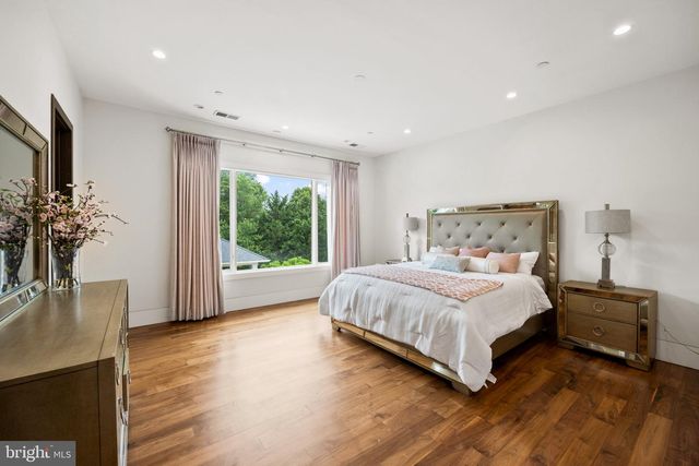 8880 BRADLEY BLVD, Bethesda, MD 20817